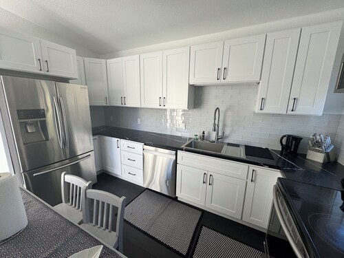 Charming backyard Guesthouse with 2 bedrooms and WiFi, AC in Pleasant Hill