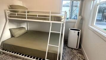 2 bedrooms, iron/ironing board, WiFi, bed sheets