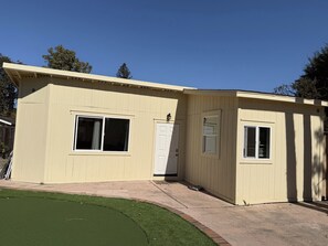 Exterior - Charming backyard Guesthouse with 2 bedrooms and WiFi, AC in Pleasant Hill (Pleasant Hill)