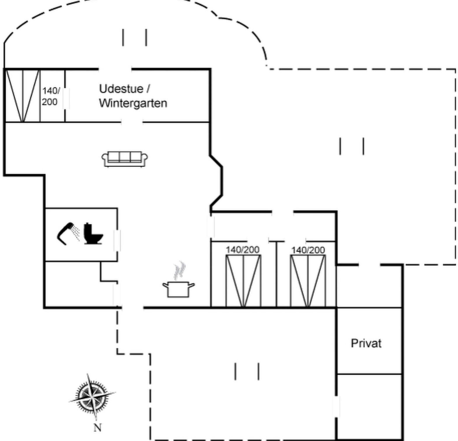 Planta baixa com um jardim de inverno, área privativa e uma cozinha compacta.