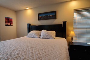 4 室のベッドルーム、インターネット、ベッドシーツ