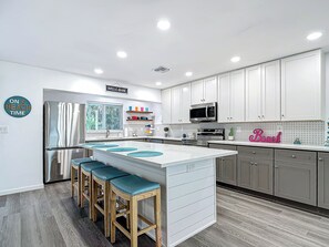 電子レンジ、オーブン、コンロ、食器洗い機