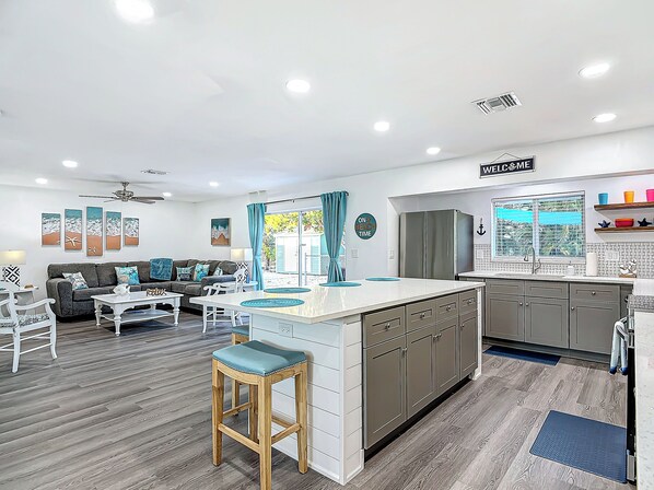 電子レンジ、オーブン、コンロ、食器洗い機