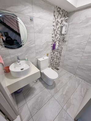 Deluxe Apartment, 2 Bedrooms | Bathroom | Shower, hair dryer, towels, shampoo - Arte Cheras by Minsu  (Kuala Lumpur)