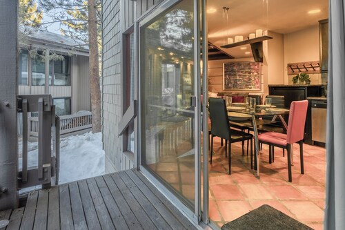 Midtown Condo w/ Pool, Spa & Sauna 614