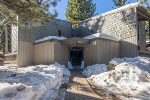 Property grounds - Midtown Condo w/ Pool, Spa & Sauna 614 (Mammoth Lakes)