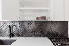 Réfrigérateur, micro-ondes, four, lave-vaisselle