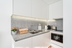 Fridge, microwave, dishwasher, coffee/tea maker