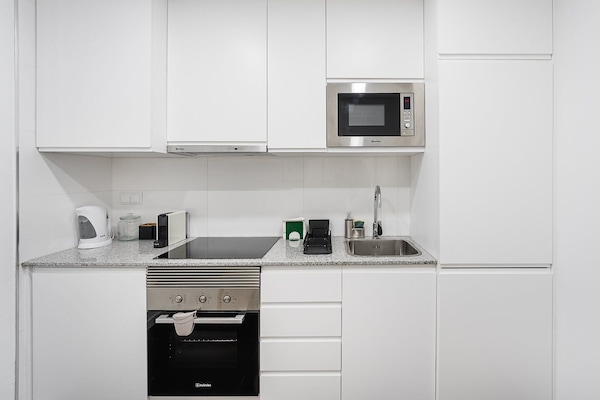 KylskÄp, mikrovÄgsugn, ugn och kaffe- och tebryggare