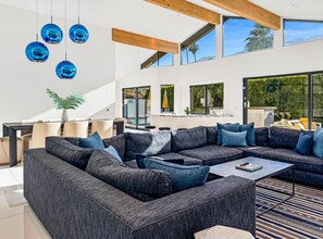 スマートテレビ、暖炉