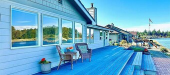 Waterfront Home in Historic La Conner. 30 Day Stay. Excellent Long-Term Rates.