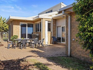 Outdoor dining - NEWHAVEN BLISS  Pets allowed (Newhaven)
