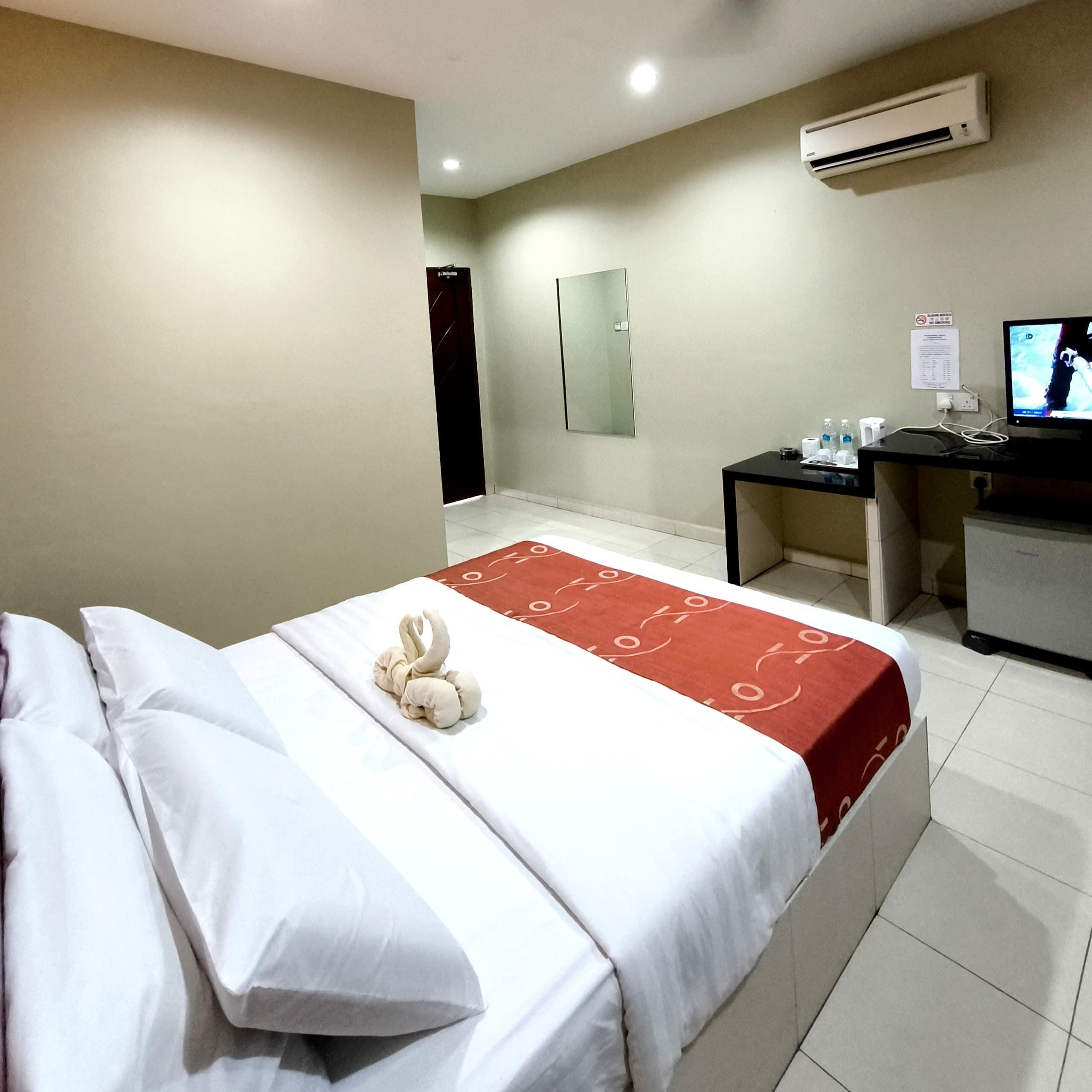 Room, 3 Bedrooms | 3 bedrooms, free WiFi, bed sheets