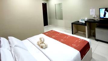 Room, 3 Bedrooms | 3 bedrooms, free WiFi, bed sheets