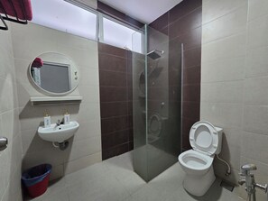 Habitación, 3 habitaciones | Baño | Toallas