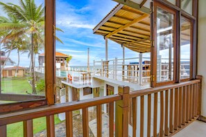 Deluxe tweepersoonskamer, balkon, uitzicht op zee | Uitzicht vanuit de kamer