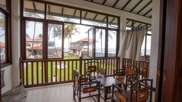 Quarto casal executivo, sacada, vista para o mar | Vista do quarto