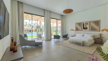 In-room safe, free WiFi