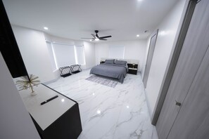 3 bedrooms, desk, iron/ironing board, WiFi