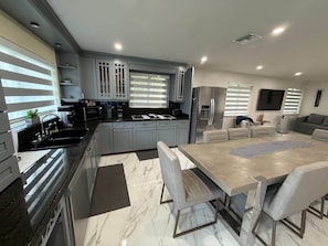 Fridge, microwave, stovetop, dishwasher - Upscale 3BR/3BA Waterfront Apt /Sleep 7 (Miami)