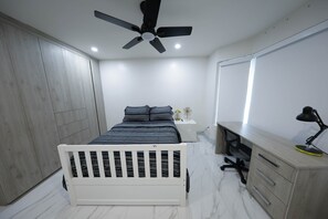 3 bedrooms, desk, iron/ironing board, WiFi