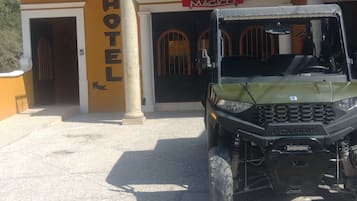 Vista frontal de la propiedad