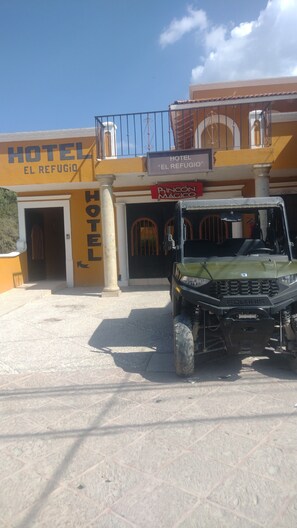 Front of property - Hotel El Refugio (Ezequiel Montes)
