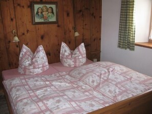 3 bedrooms, bed sheets