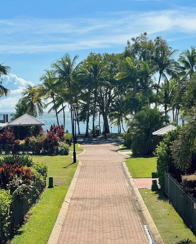 Spacious Luxury House on Clifton Beach with Heated Saltwater Pool 