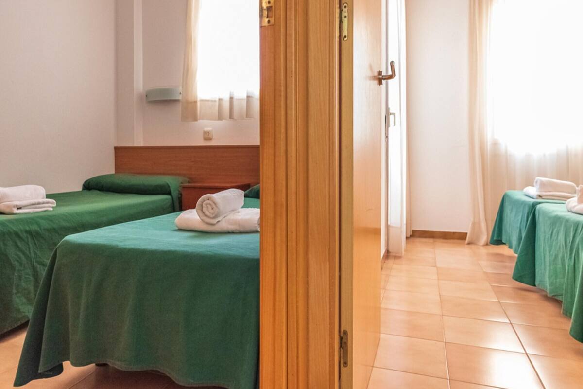 Klassiek appartement, 3 slaapkamers | 5 slaapkamers, individueel gemeubileerd, beddengoed