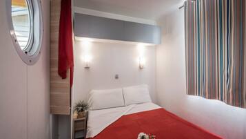 10 bedrooms, individually furnished, bed sheets