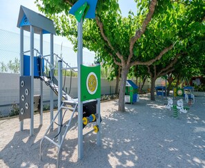 Rumah Deluks, 2 kamar tidur | Taman