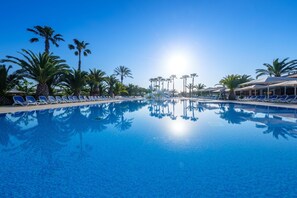 Elite House, 3 Bedrooms | Pool - Grand Safari Glamping Tent (El Vendrell)