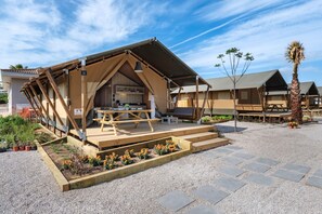 Outdoor dining - Grand Safari Glamping Tent (El Vendrell)