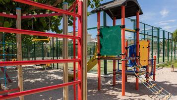 Nhà Cao cấp, 2 phòng ngủ | Vườn