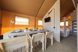 Dining - Grand Safari Glamping Tent (El Vendrell)