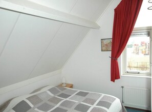 22 bedrooms, individually furnished - Cosy Holiday Home With Garden (Breskens)