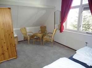 22 bedrooms, individually furnished - Cosy Holiday Home With Garden (Breskens)