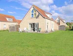 Classic House, 3 Bedrooms | Taman