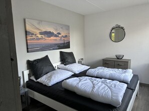 14 bedrooms, individually furnished - Nice Holiday Home With Courtyard (Breskens)