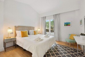 7 bedrooms, iron/ironing board, WiFi, bed sheets