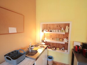 Fridge, microwave, dishwasher, cookware/dishes/utensils