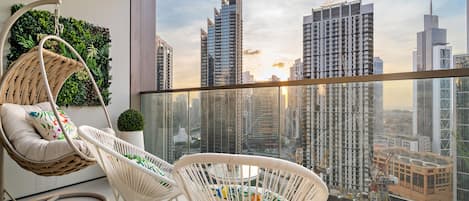 Appartamento Luxury, 1 camera da letto, piscina privata, vista città | Balcone