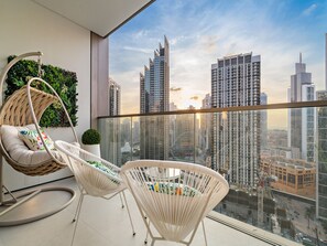 Luxe appartement, 1 slaapkamer, privézwembad, uitzicht op de stad | Balkon