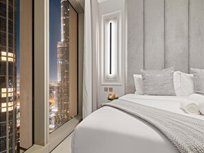 Luxe appartement, 2 slaapkamers, privézwembad, uitzicht op de stad | Individueel gedecoreerd, individueel gemeubileerd, een laptopwerkplek