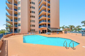 Alberca techada y alberca climatizada