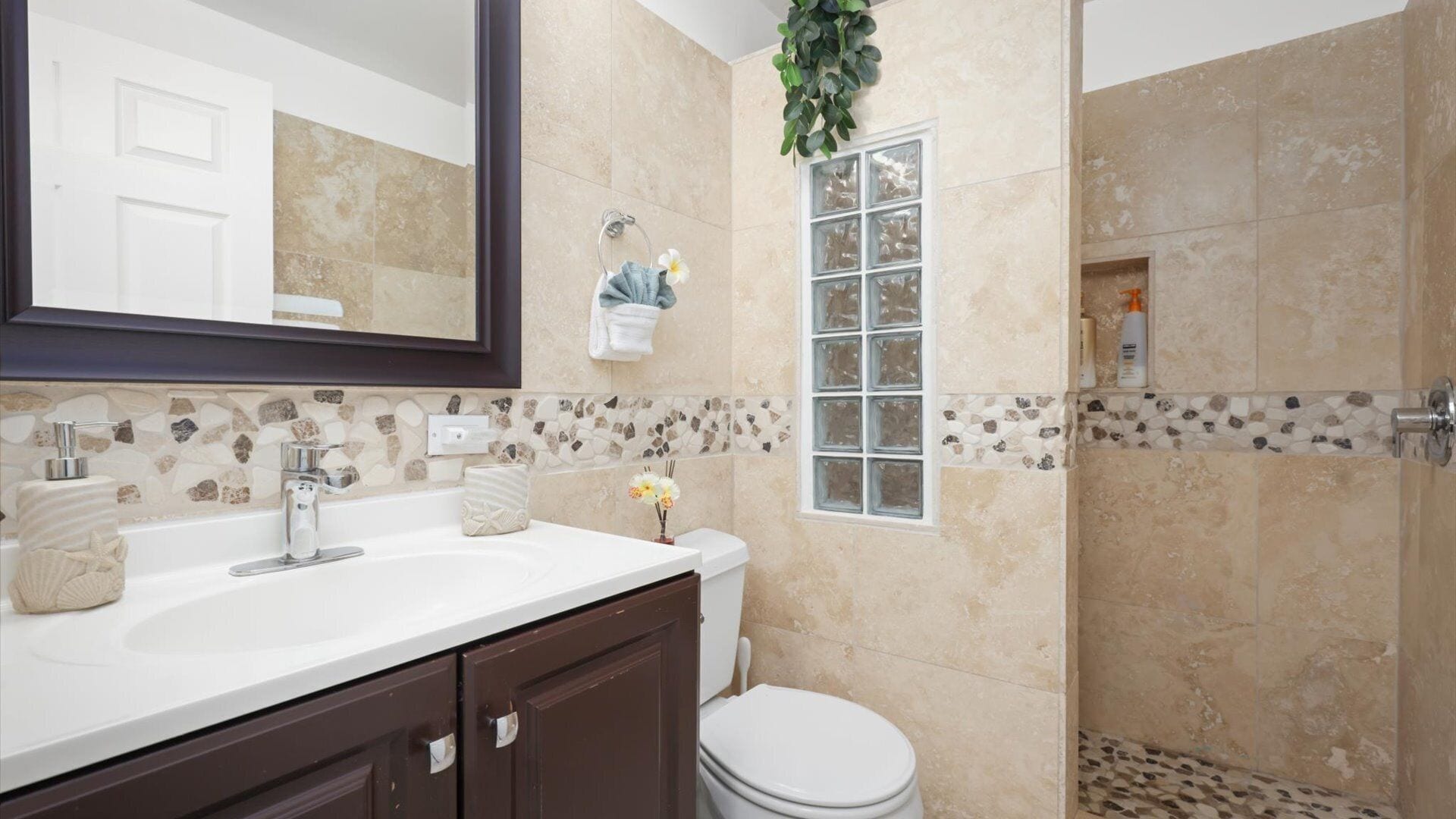 Shower, hair dryer, towels