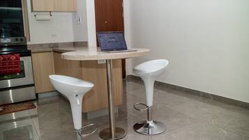 Peti sejuk, ketuhar gelombang mikro, ketuhar, dapur