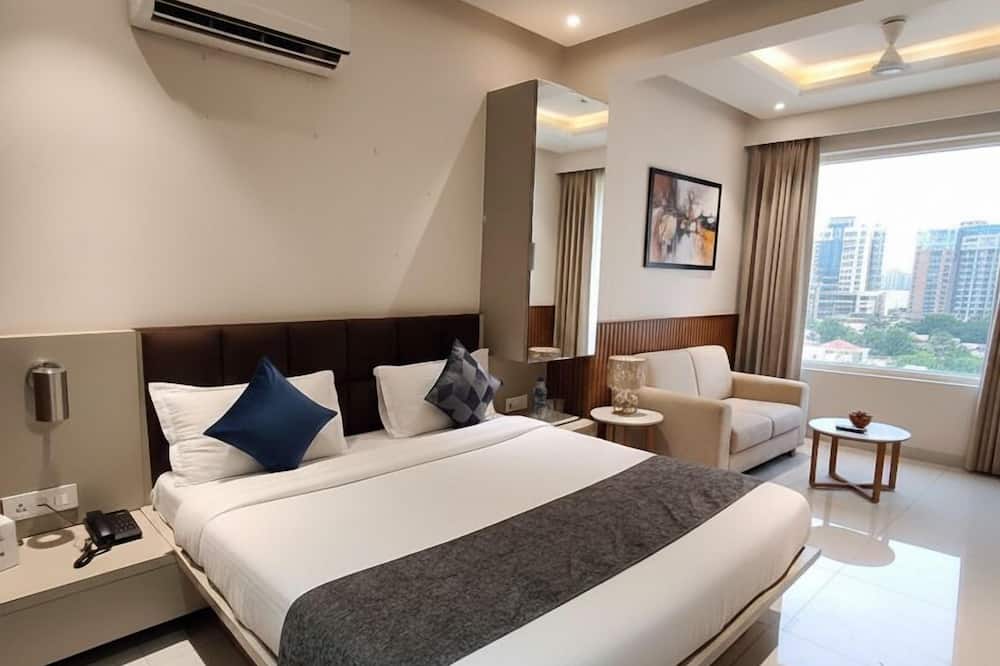 Hotel Shri Sai Deluxe - 1 Min from Adarsh Nagar Metro | Couple, Business, and Family Friendly