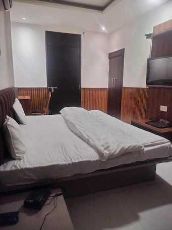 Deluxe Room, City View